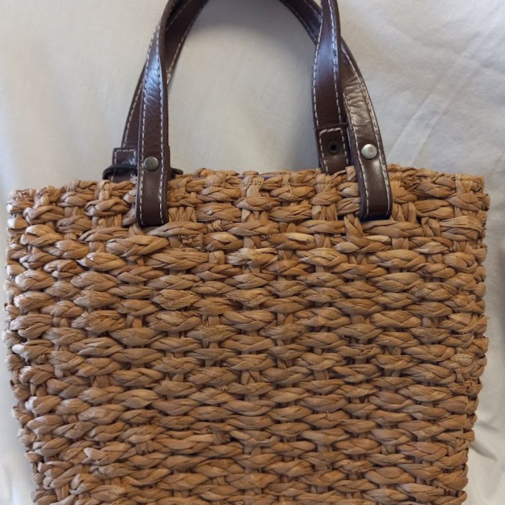 Amanda Smith Straw Weave Purse with Leather Straps, Floral, Purple Interior - Picture 5 of 5